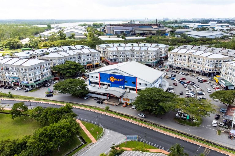 Emart Sejingkat Shopping Complex
